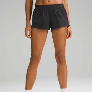 Lululemon Hotty Hot Low-Rise Lined Short 2.5”